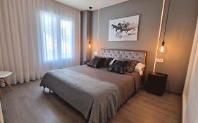 Emerald Apartment - Spacious Modern 2 Bedroom